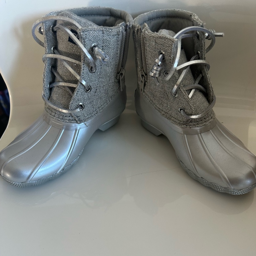 New sperry boots